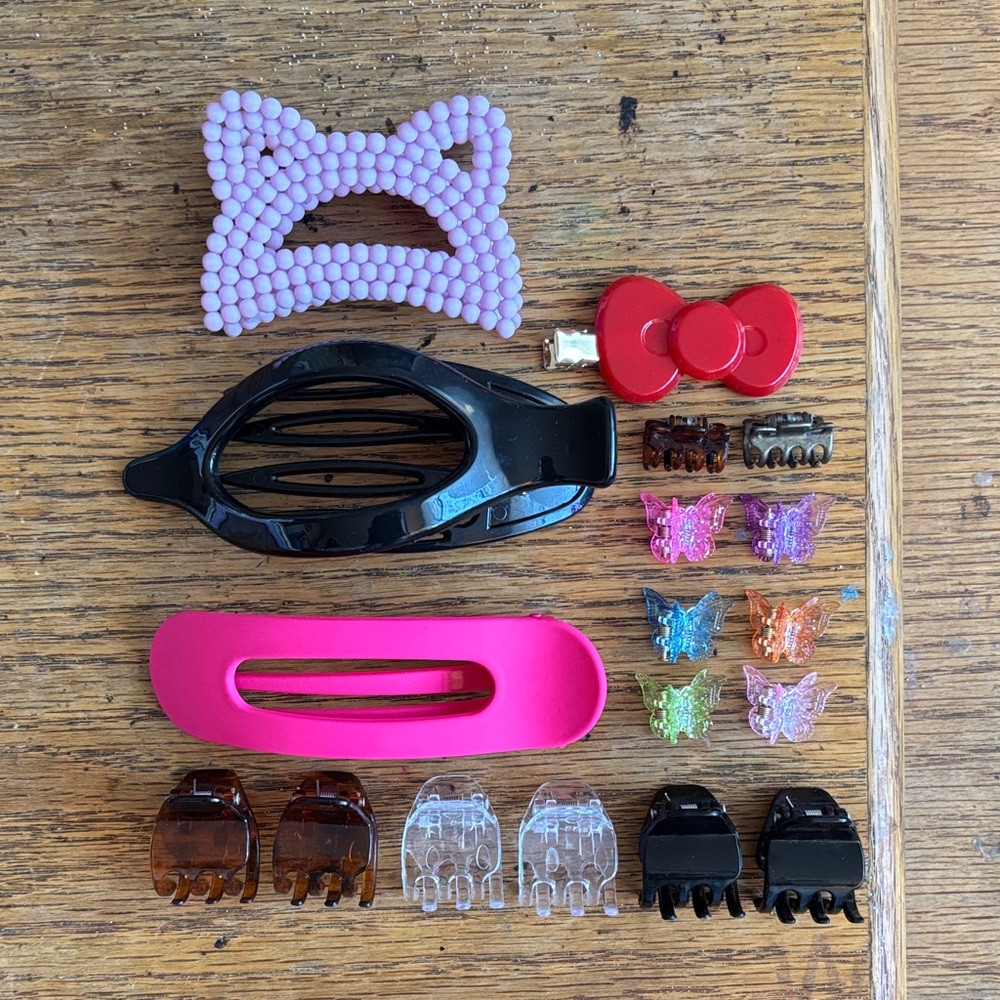 Barbie & hello kitty ā Premium hair clip bundle ā pink, red purple brown black c